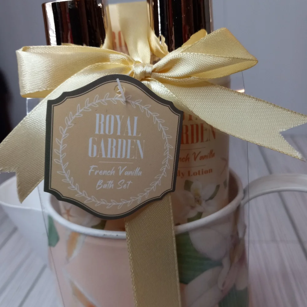 Royal Garden French Vanilla Bath Set